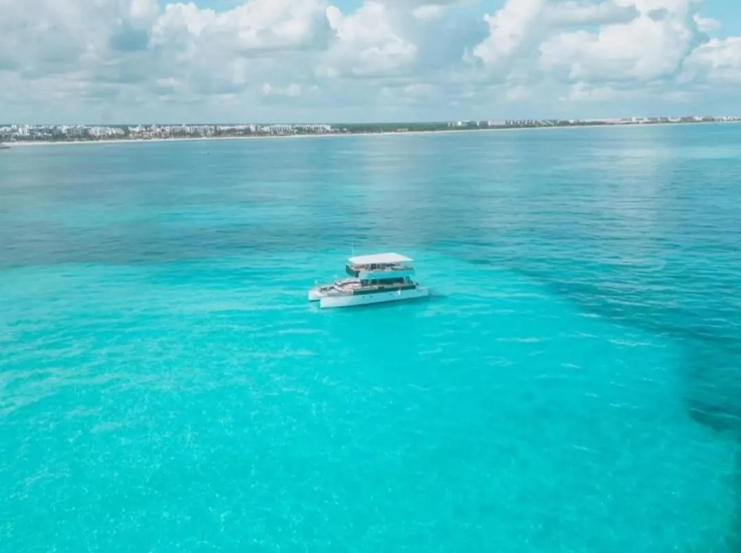 Catamarán de lujo HASTEN Hotel Cancun Mexico